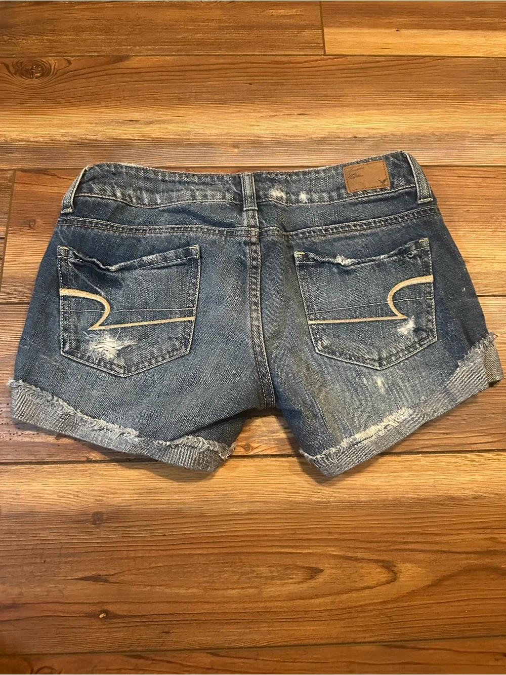 American Eagle Outfitters Women's Washed Blue Denim Roll-Cuff Shorts size 0